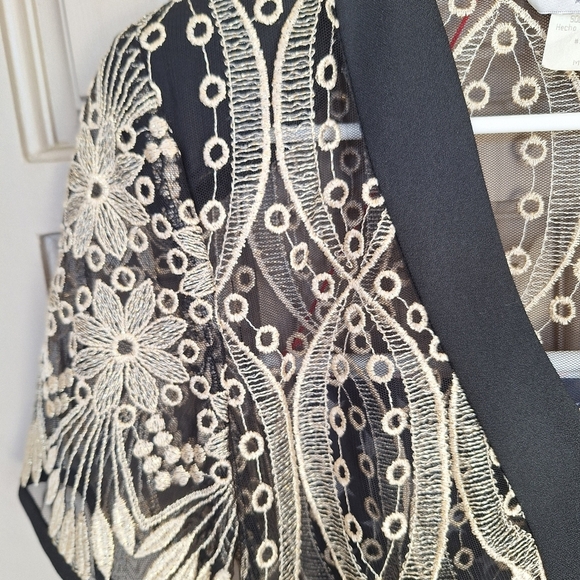 Sheena Party Top Brooch Clasp SzM Short Sleeves Gold Lace Black Collar Very Nice - Picture 4 of 7